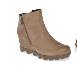 Flash sale! Sorel Joan Of Arctic Wedges Zip
